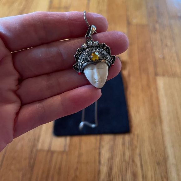 Buddha face pendant with sterling silver chain - Picture 3 of 4